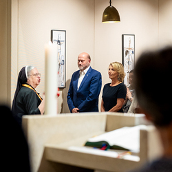 Weihe Altarbild AKH / Erzdiözese Wien/ Schönlaub, Stephan Schönlaub