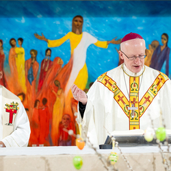 Weihe Altarbild AKH / Erzdiözese Wien/ Schönlaub, Stephan Schönlaub