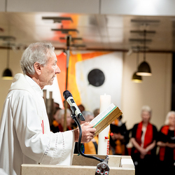 Weihe Altarbild AKH / Erzdiözese Wien/ Schönlaub, Stephan Schönlaub